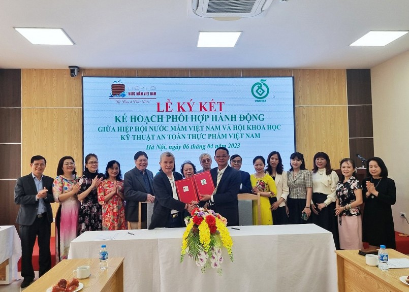 Hiệp hội Nước mắm Việt Nam và Hội Khoa học kỹ thuật an toàn thực phẩm Việt Nam đã ký kết Kế hoạch phối hợp hành động