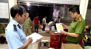 Lạng Sơn: Phát hiện gần 3.600 sản phẩm thực phẩm không rõ nguồn gốc, đang trên đường đi tiêu thụ