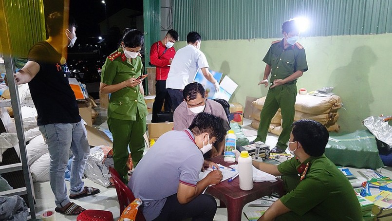 Bắc Giang: Khởi tố bắt tạm giam giám đốc doanh nghiệp sản xuất giả phân bón, thuốc bảo vệ thực vật
