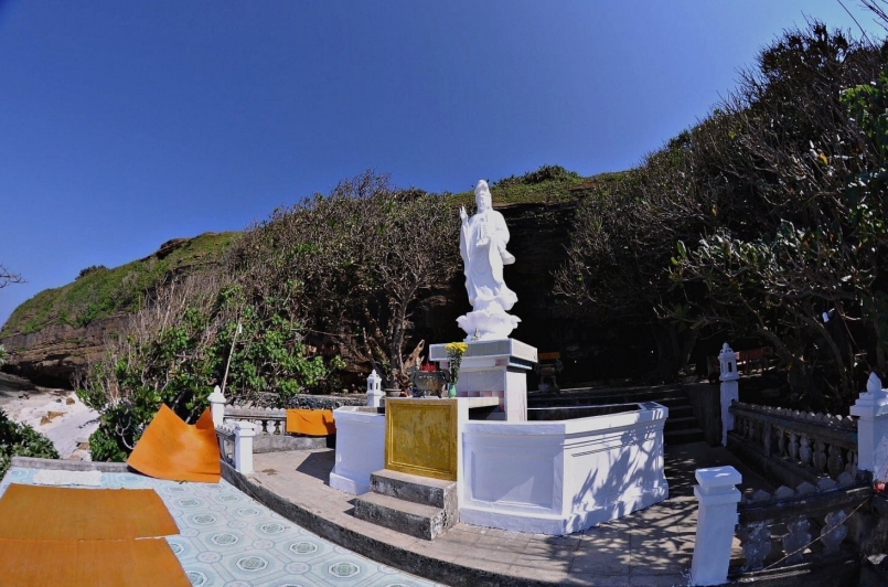 Chùa Hang – tuyệt tác thiên nhiên trên đảo Lý Sơn
