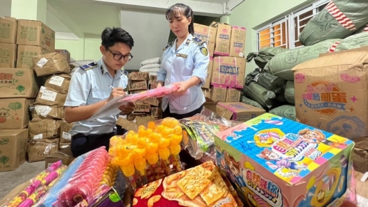 Phú Yên: Tạm giữ 159 loại hàng hóa thực phẩm, mỹ phẩm và nhiều loại khác không có hóa đơn, chứng từ