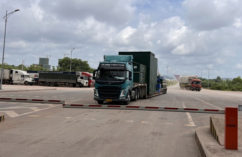 Hải quan Quảng Ninh: Nỗ lực khôi phục hoạt động xuất nhập khẩu trên tuyến  đường bộ