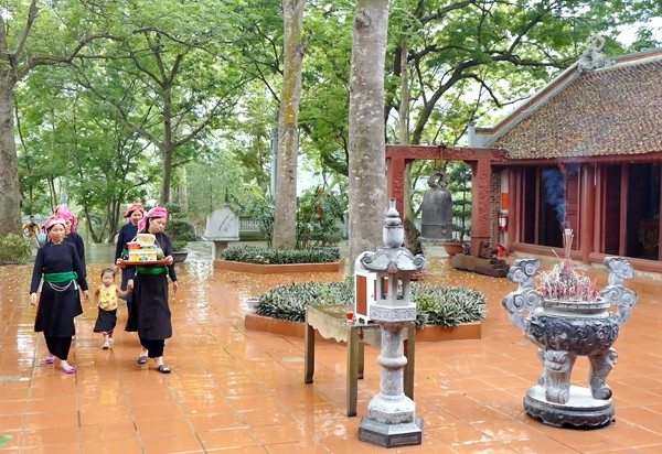 Lào Cai: Khám phá đền Ken trên đỉnh đồi Pù Đình