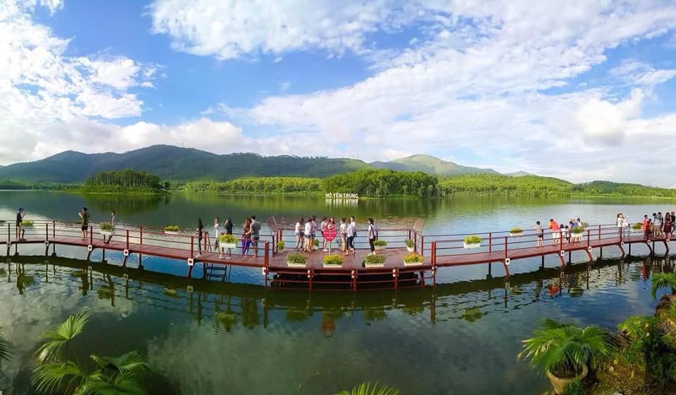 Hồ Yên Trung - điểm du lịch mới ngỡ trời Tây nơi đất mỏ Quảng Ninh