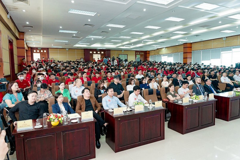 Ngày hội việc làm VTV College lần thứ 2 – 2023 đã thu hút gần 40 cơ quan báo chí, truyền thông và doanh nghiệp và đông đảo sinh viên tham dự