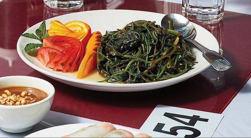 Món rau muống xào được phục vụ tại một nhà hàng ở Norcross, bang Georgia, Mỹ. Ảnh: Atlanta Magazine