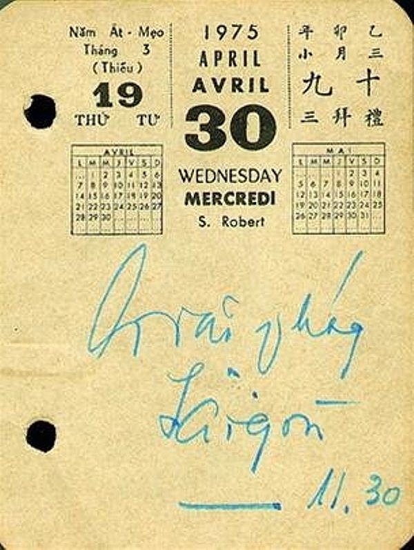Tờ lịch ngày 30-4-1975 với bút tích của Đại tướng Văn Tiến Dũng (Tư lệnh chiến dịch Hồ Chí Minh)