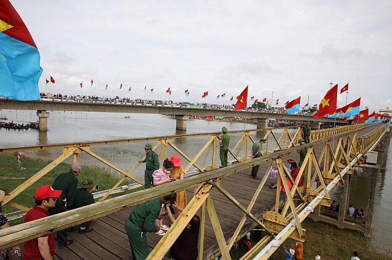 Cầu Hiền Lương đi vào lịch sử, là biểu tượng của khát vọng hòa bình