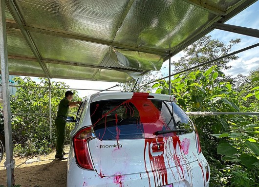 Đắk Lắk: Xe ô tô của gia đình phóng viên Báo Tuổi Trẻ bị tạt sơn