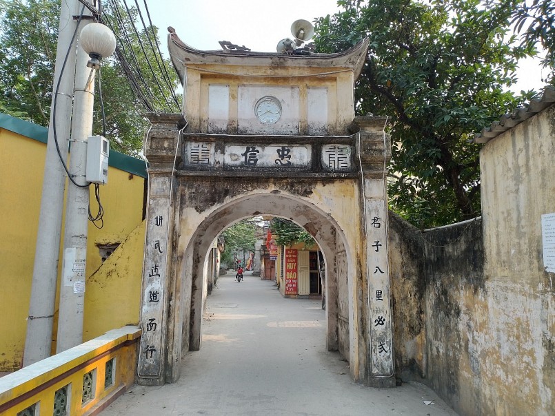 Cổng làng Cự Đà vẫn giữ nguyên vẹn kiến trúc cổ