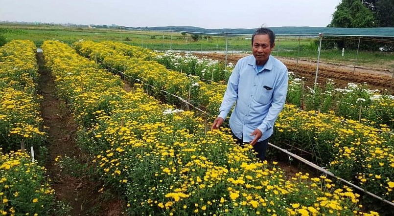 Các sản phẩm hoa cây cảnh của làng Phù Liễn được thương lái ở khắp nơi tìm về tận nơi mua.
