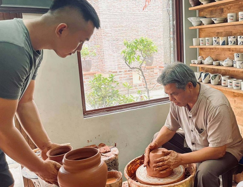 Nghệ nhân Tô Thanh Sơn: Người thổi hồn cả vũ trụ vào gốm Việt
