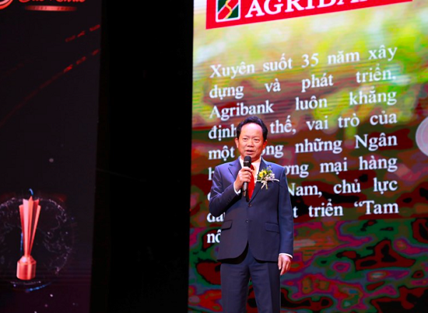 Ông Tô Đình Tơn - Phó Tổng giám đốc Agribank phát biểu tai sự kiện