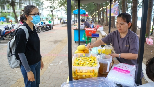 “Ăn hết” món ngon ở phố ăn vặt ven biển Đà Nẵng với 200.000 đồng