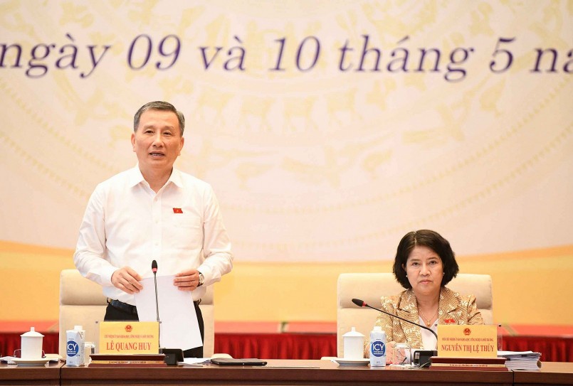 Chủ nhiệm Ủy ban Khoa học, Công nghệ và Môi trường Lê Quang Huy phát biểu kết luận Phiên họp
