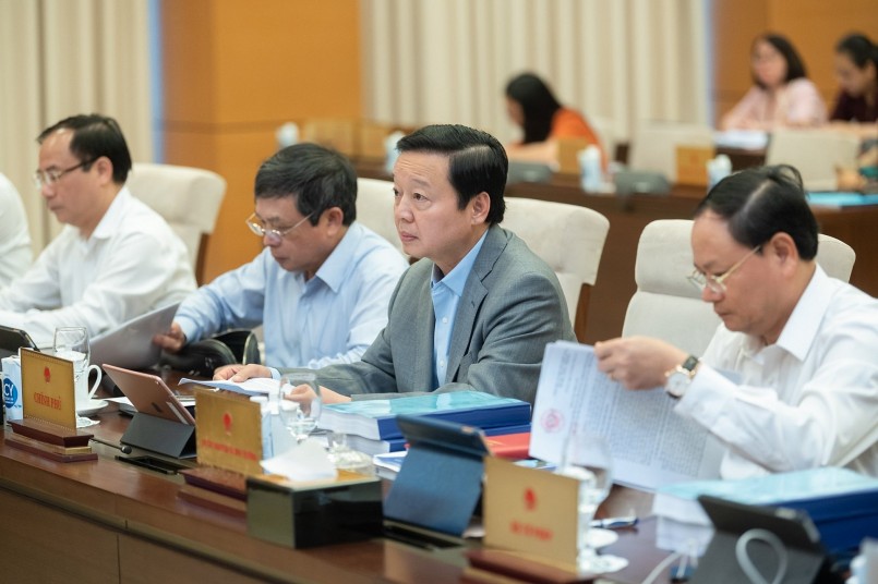 Phó Thủ tướng Chính phủ Trần Hồng Hà cùng đại diện lãnh đạo các bộ, ngành tham dự phiên họp