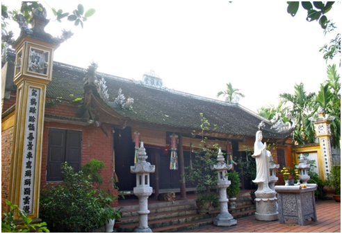 Ngôi đình cổ Lạc Thanh được xây từ thời hậu lê thờ 12 vị Thành Hoàng làng