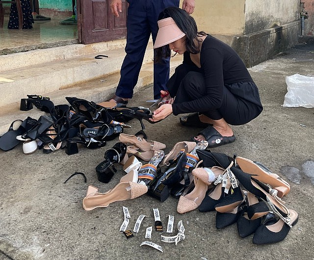 Quảng Bình: Tiêu hủy đường nhập lậu, giày dép giả mạo nhãn hiệu