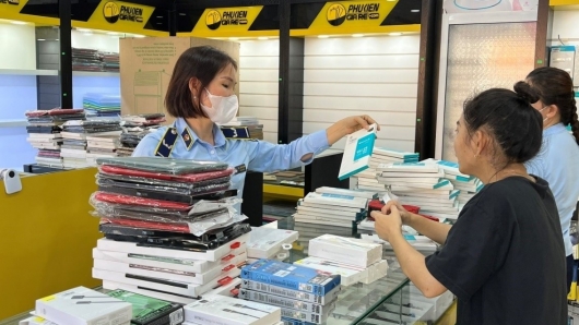 Bình Thuận: Tịch thu hàng nghìn sản phẩm phụ kiện điện thoại nhập lậu