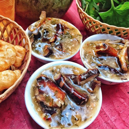 Món ăn vặt xa xỉ nhất Quảng Ninh, giá 50.000 đồng được 1 bát bé xíu nhưng vẫn đông khách nườm nượp