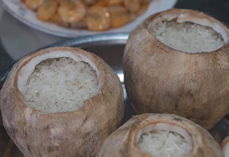 Về xứ dừa thưởng thức món cơm dừa ngon khó cưỡng