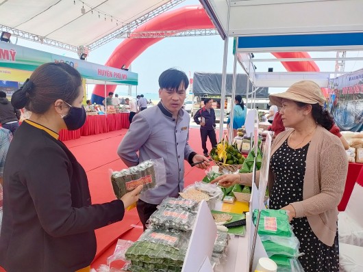 Bình Định: Hàng loạt sản phẩm OCOP lên ngôi tại phiên chợ tuần hàng nông sản