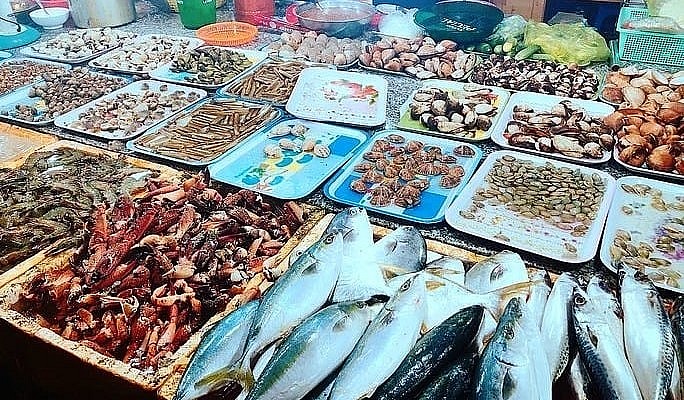 Các loại hải sản đồng loạt tăng giá.