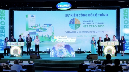 Vinamilk công bố lộ trình tới net zero 2050 và nhà máy, trang trại đạt trung hòa carbon đầu tiên