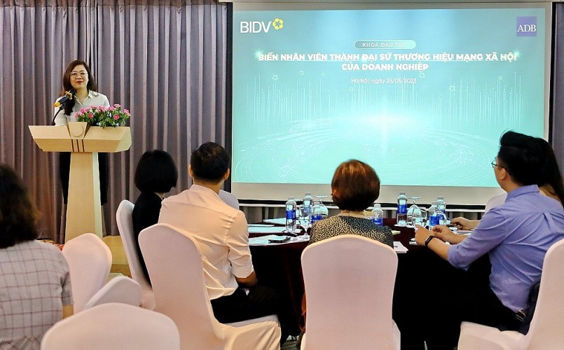 Bà Nguyễn Thị Kim Phượng - Phó Giám đốc Ban Khách hàng doanh nghiệp BIDV phát biểu tại Chương trình đào tạo
