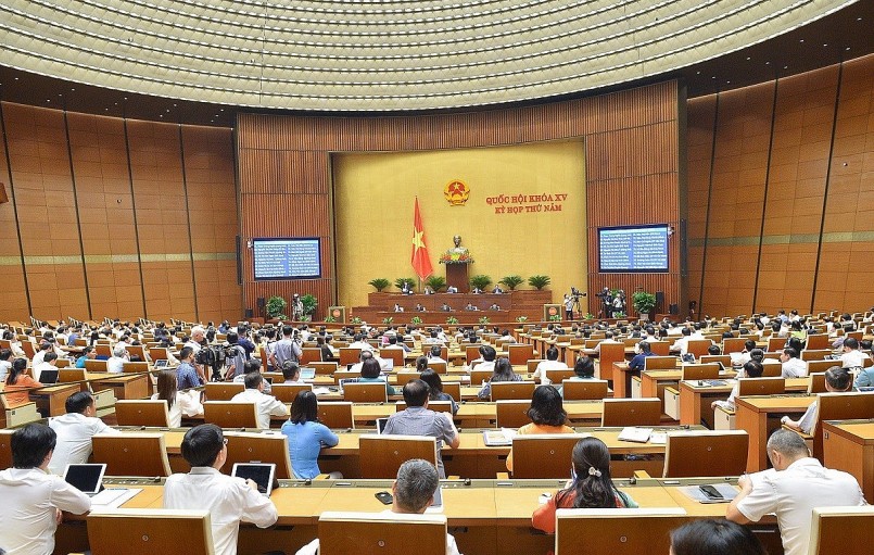 Toàn cảnh phiên thảo luận toàn thể tại hội trường về kinh tế - xã hội, ngân sách nhà nước tại Kỳ họp thứ 5, Quốc hội khóa XV