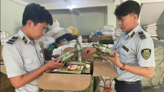 Phú Yên: Tạm giữ gần 8500 sản phẩm thực phẩm chức năng và 2500 hàng hóa khác không rõ nguồn gốc