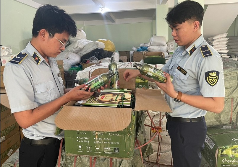 Phú Yên: Tạm giữ gần 8500 sản phẩm thực phẩm chức năng và 2500 hàng hóa khác không rõ nguồn gốc