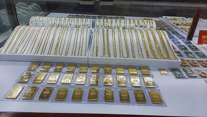 Giá vàng hôm nay (5-6): Vàng trở lại 2.000 USD/ ounce nhưng khó bứt phá