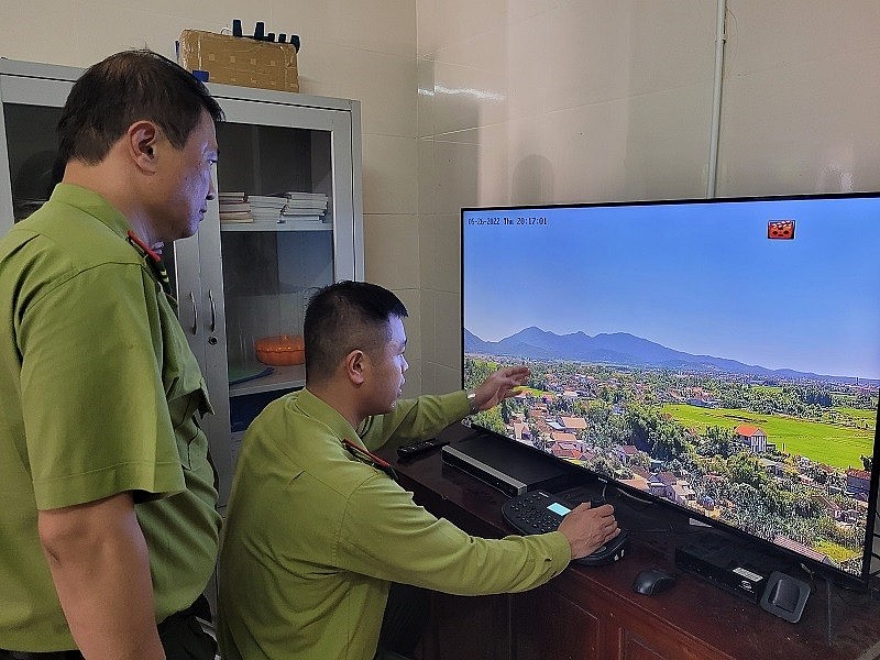 Hạt Kiểm lâm các huyện, thị xã ở tỉnh Hà Tĩnh duy trì trực camera giám sát lửa rừng  24/24 giờ trong ngày. Đây được cho là bước phát triển mới trong chuyển đổi số của ngành lâm nghiệp, góp phần giảm áp lực trong công tác phòng cháy chữa cháy rừng
