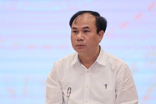 Thứ trưởng Bộ Xây dựng Nguyễn Văn Sinh trả lời báo chí tại họp báo Chính phủ thường kỳ tháng 5