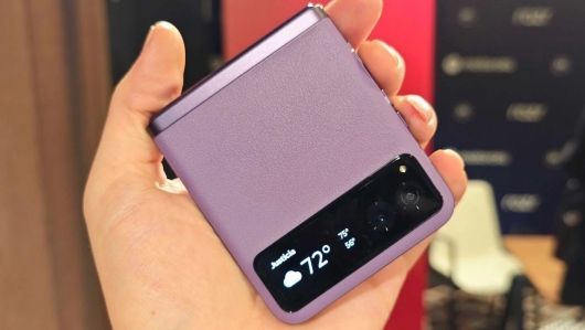 Motorola ra mắt điện thoại gập dạng vỏ sò Razr 40