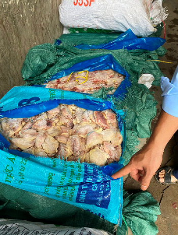Hà Nội: Phát hiện gần 1 tấn cánh gà đông lạnh không rõ nguồn gốc