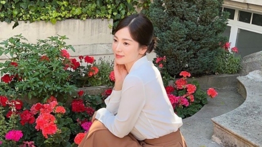 Song Hye Kyo khoe sắc trong loạt ảnh mới, cư dân mạng hết lời khen ngợi
