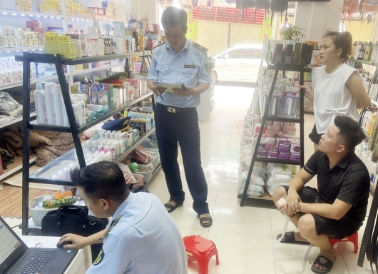 Bắc Giang: Xử phạt 13,5 triệu đồng hộ kinh doanh mỹ phẩm nhập lậu