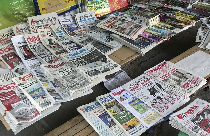Các cơ quan báo chí đang đối mặt với khó khăn, thách thức với mạng xã hội, doanh thu quảng cáo sụt giảm, đặc biệt với báo in. 