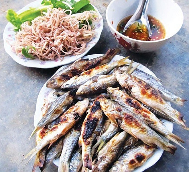 Loài cá có tên lạ, được ví như lộc "trời ban" là đặc sản của người Thái ở Yên Bái