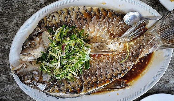 Cá Empurau thường có vị kem, mặn, một chút ngọt, trong khi lại thơm mùi trái cây. Kết cấu cá rất mềm, tan chảy trong miệng.