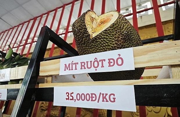 Năm nay mít ruột đỏ nguyên trái giảm bất ngờ chỉ còn 35.000 đồng/kg.
