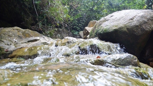 Vẻ đẹp hút hồn như chốn "bồng lai tiên cảnh" ở thác Lựng Xanh Quảng Ninh