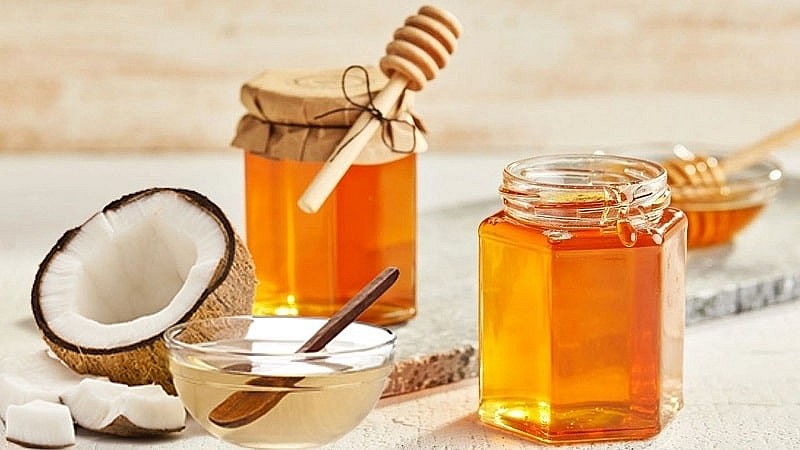 4 cách làm son dưỡng từ mật ong cho đôi môi căng mọng