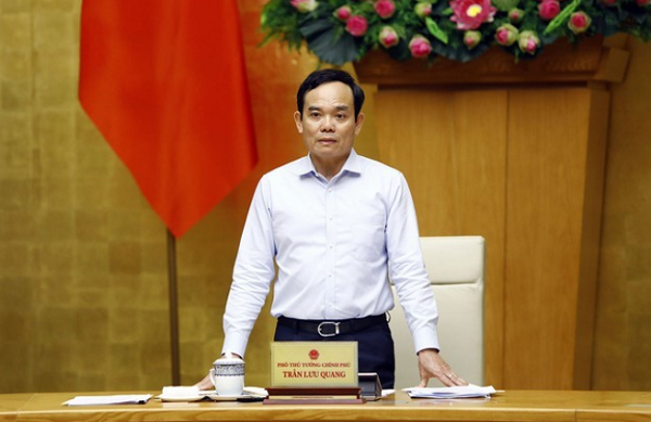 Phó Thủ tướng Trần Lưu Quang: Khẩn trương thành lập Kiểm ngư địa phương; truy tố các đối tượng đưa tàu cá, ngư dân Việt Nam đi khai thác bất hợp pháp ở vùng biển nước ngoài.