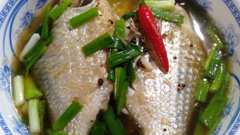 Cá linh kho mía, cá mè vinh kho lạt - đặc sản mùa nước nổi miền Tây