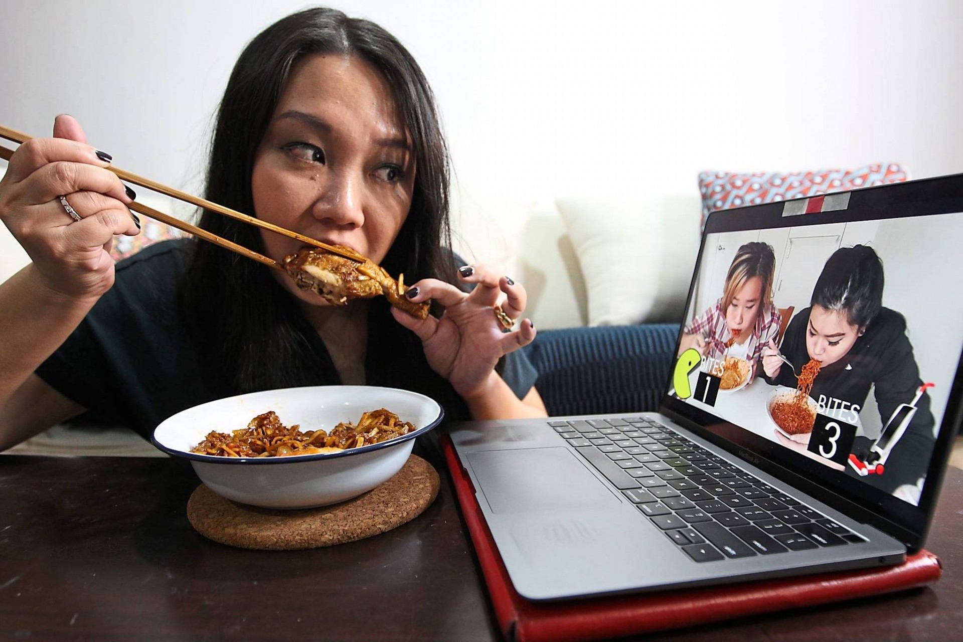 Trào lưu Mukbang - “Phần ăn khổng lồ”, hệ lụy khôn lường đến sức khỏe