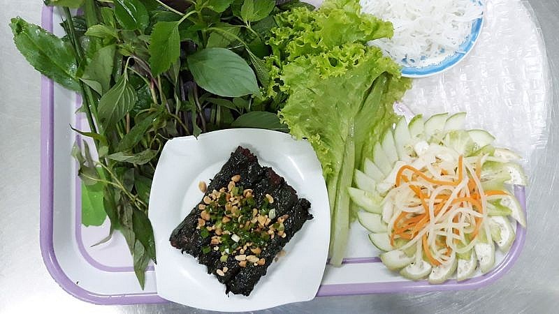 Khám phá quán bò lá lốt được Michelin đề xuất tại đường Võ Văn Tần