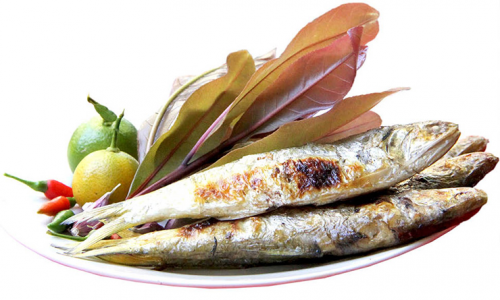 Cá lẹp phơi khô có thể ăn quanh năm, nướng chấm muối ớt. Trên thị trường, khô cá lẹp có giá 140.000 đồng/kg.